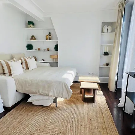 Maison Abbesses Montmartre 4*