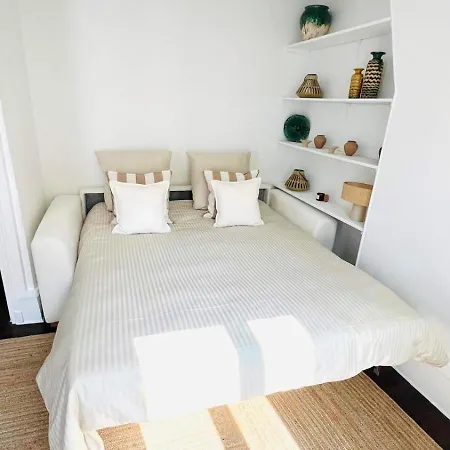 Elegant Montmartre Overlooking Rooftops 4* Paris