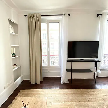 Elegant Montmartre Overlooking Rooftops