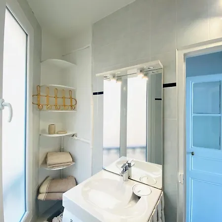 Aparthotel Elegant Montmartre Overlooking Rooftops 4*