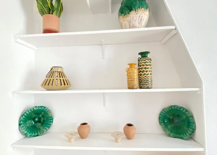 Апарт-отель Elegant Montmartre Overlooking Rooftops